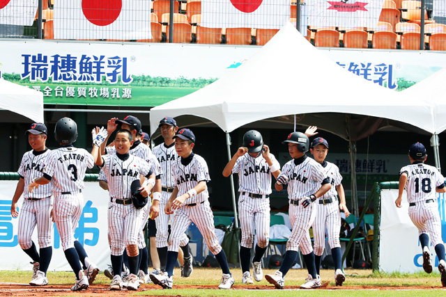 計11安打15得点を奪った