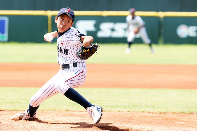 先発のマウンドには山田脩也(荒町タイガース)