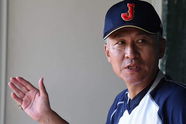 選考合宿の成果を語る石井章夫監督