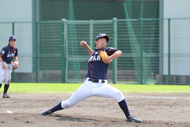 練習試合2番手で躍動感ある投球を見せた小野あゆみ(埼玉栄高2年)