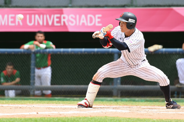 小技を絡めた攻撃でチャンスを狙う宮本丈(奈良学園大学)