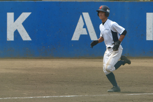 強化試合でホームランを放った内山壮真(星稜中3年)