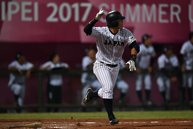 2回裏 小畑尋規(立正大)がレフトへ本塁打を放つ