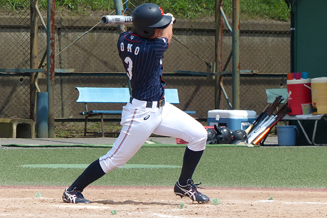 タイムリーを放った小野あゆみ(埼玉栄高2年)