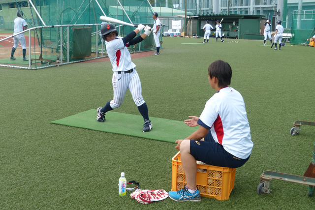 トスバッティングに取り組む
