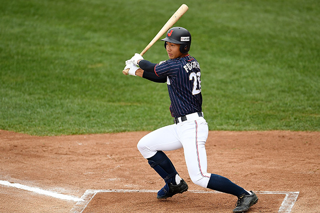 2回表 満塁の場面で先制のタイムリーを放った藤原恭大(大阪桐蔭)