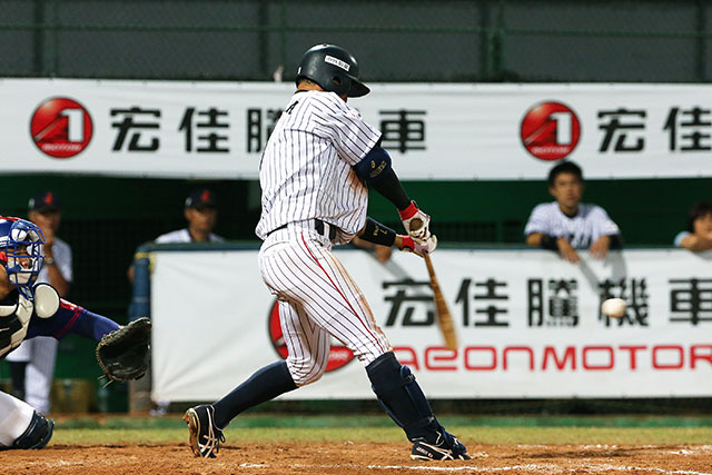 8回、藤岡裕大(トヨタ自動車)がタイムリーを放ち試合終了