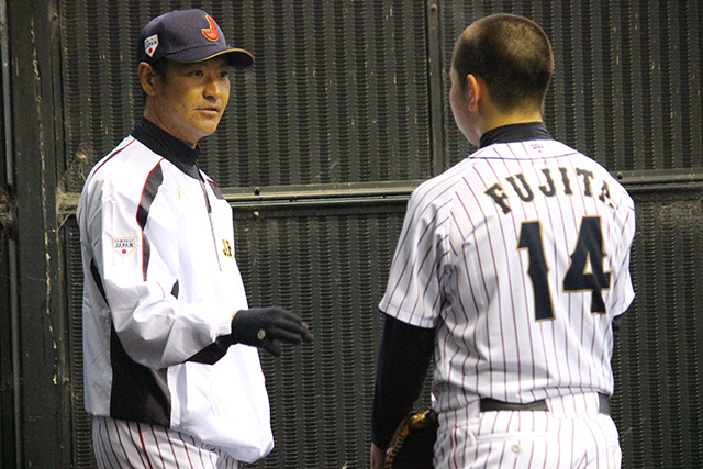 高橋尚成臨時コーチの指導を受ける藤田修投手(佐倉リトルシニア)