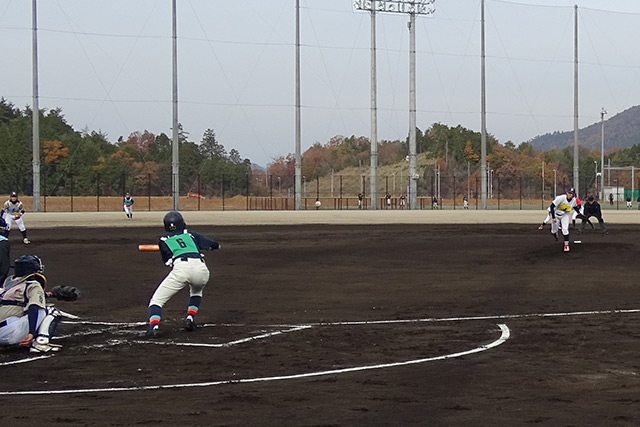 紅白戦でアピールするトライアウト生