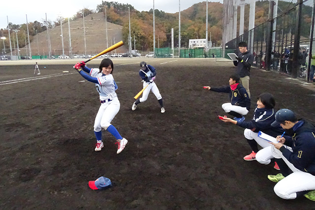 スイングスピード計測を行うトライアウト生