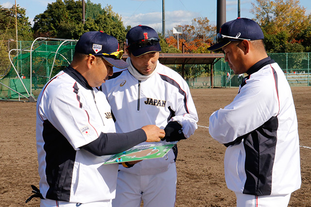 監督とコーチ陣の起用確認