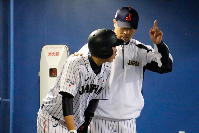 松山選抜戦 二村颯馬選手(岐阜東ボーイズ)にアドバイスを送る清水監督