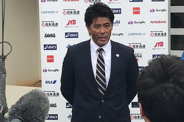 視察後の囲み取材