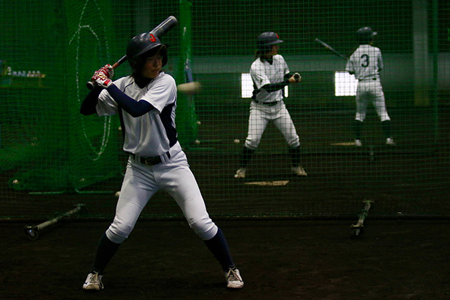 室内練習場で打撃練習を行った