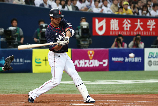 4回、松本剛(北海道日本ハム)がセンターへタイムリー安打