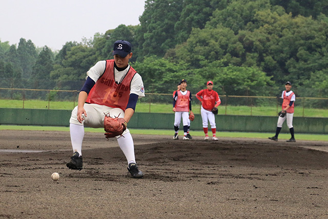 投内連携に取り組むトライアウト生たち
