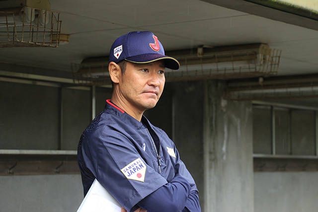 九州会場トライアウト生たちの投球を見つめる侍ジャパンU-15代表・高橋尚成コーチ