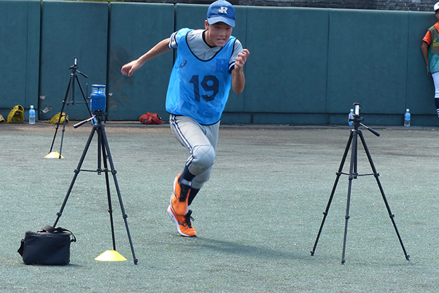 30m走ダッシュに挑む選手