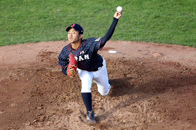 先発の小島和哉(早稲田大)