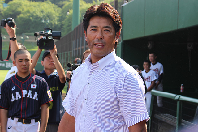 激励する稲葉篤紀監督