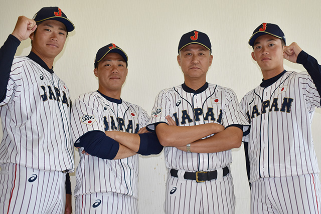 記者会見を行った笹川、佐藤、石井監督、岡野(左から)