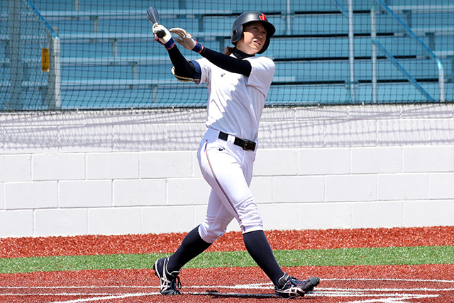 フリー打撃で快音を飛ばす川端