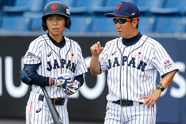 小島也弥(IPU環太平洋大)に指示を出す橘田恵監督
