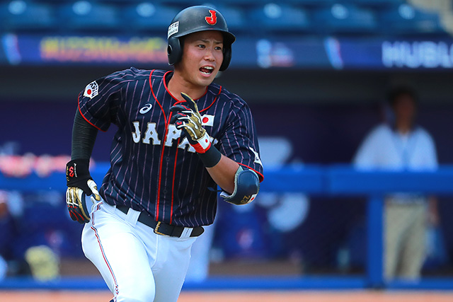 7回、大河(横浜DeNA)がフェンス直撃の三塁打で出塁