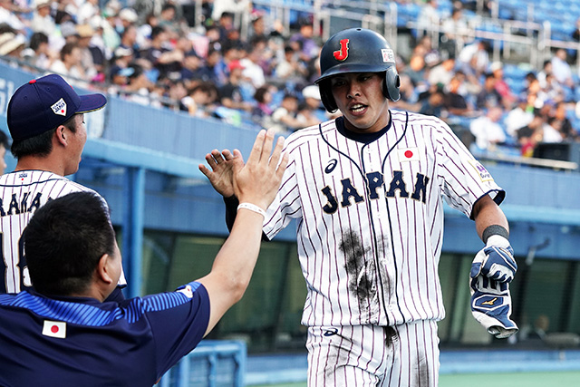 先制のホームを踏んだ小川龍成(國學院大)