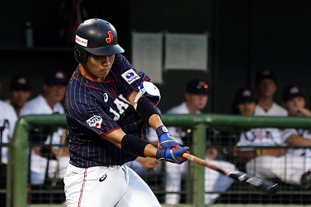 3回 海野隆司(東海大)がレフトへ本塁打を放つ