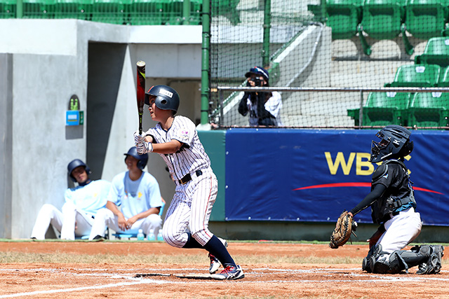 川邊宙輝(大阪八尾ボーイズ)が右中間ツーベースを放つ