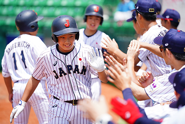 2打席連続の本塁打を放った鈴木拓斗(兵庫神戸ボーイズ)