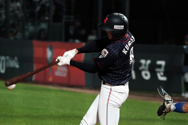 熊田任洋(東邦)のタイムリーヒットで先制