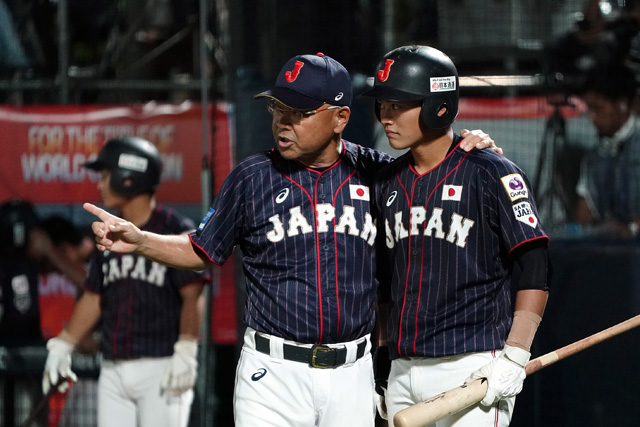 永田裕治監督と水上桂(明石商)