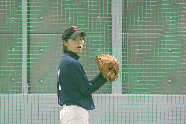 ピッチングに取り組む時田怜奈(横浜隼人高校)