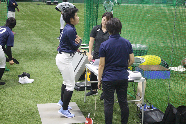 跳躍測定に取り組む小野寺佳奈(クラーク記念国際高校仙台キャンパス)