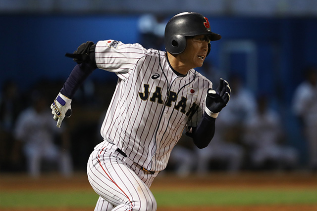 2回、堀越匠(日本製鉄鹿島)が右中間へツーベースを放つ
