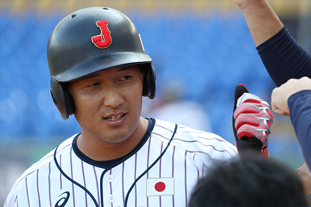 ライトへ本塁打を放った森下翔平(日立製作所)