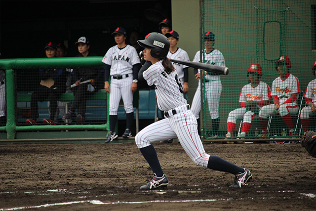 同点打を放った藤原和那子(2年・福井工業大学附属福井高)