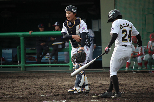 途中から捕手に就いた生井美桜(作新学院高校3年)