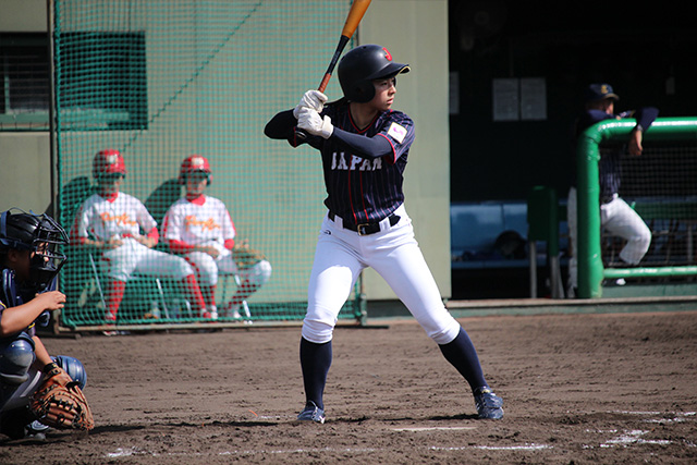 初回に長打で打点を挙げた米谷奈月(神戸弘陵学園高校3年)