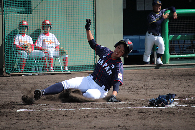 タイムリーでホームインした村田凪佐(京都外大西高校3年)