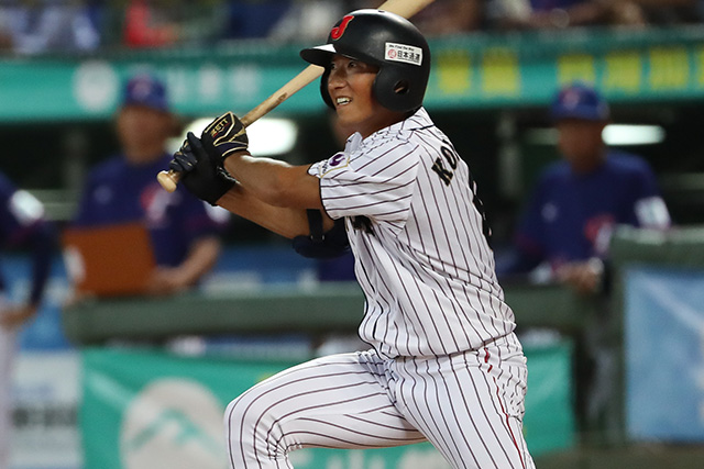 小深田大翔(大阪ガス)がヒットで出塁