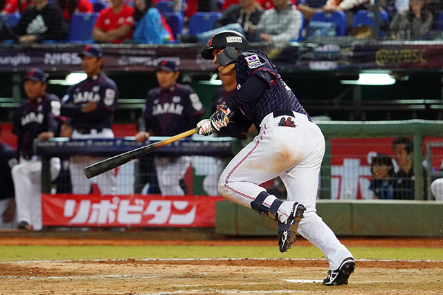 鈴木誠也が2試合連続本塁打を含む4打点の活躍 オープニングラウンド3連勝 トップ 試合レポート 野球日本代表 侍ジャパンオフィシャルサイト