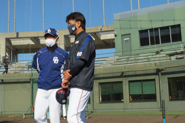 稲葉篤紀監督と仁村徹二軍監督