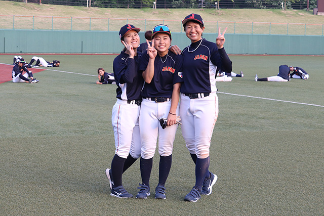 三浦伊織(阪神タイガースWomen)英菜々子(埼玉西武ライオンズ・レディース)川端友紀(九州ハニーズ)