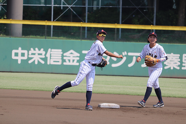 岩見香枝(埼玉西武ライオンズ・レディース)、田中美羽(読売ジャイアンツ)