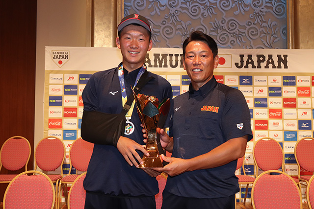 大会前に負傷し離脱した今井幹太朗(東京城南ボーイズ)と井端弘和監督