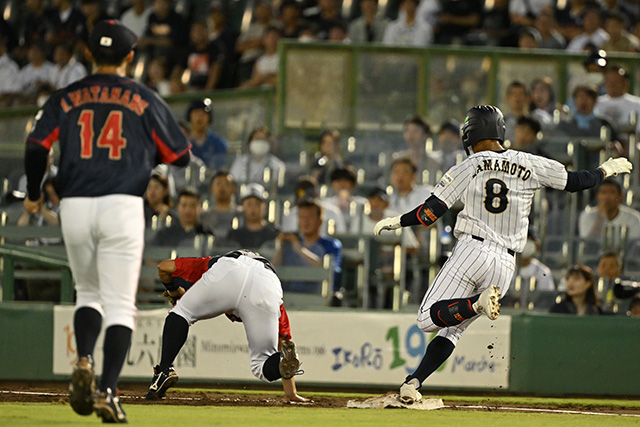 濱本遥大(広陵)が内野安打で出塁