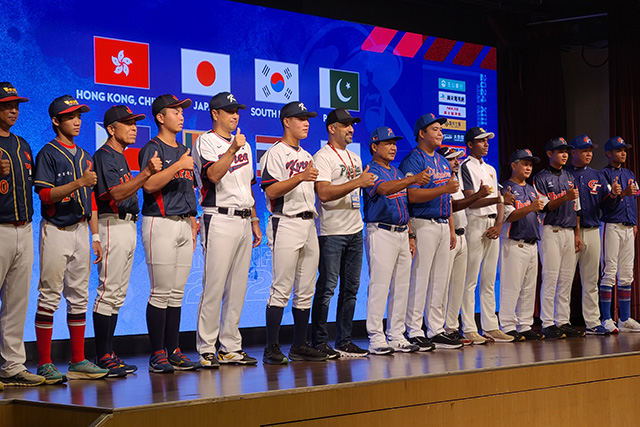 全出場チームで集合写真